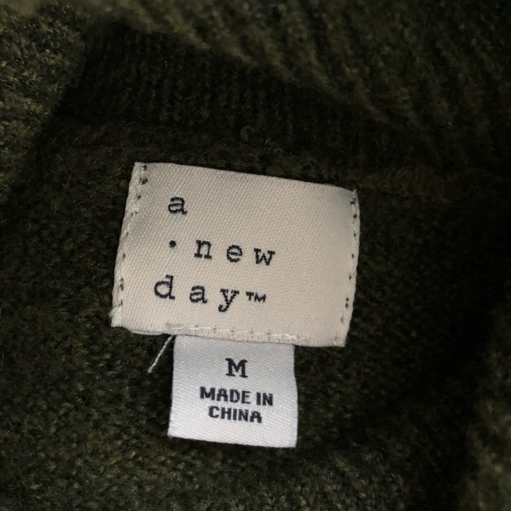 Ladies sweater - Picture 2 of 2